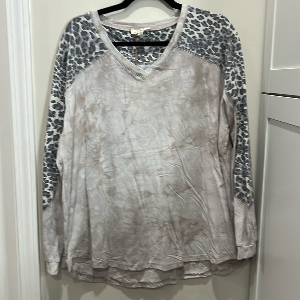 Women’s boutique blouse. Size Medium.